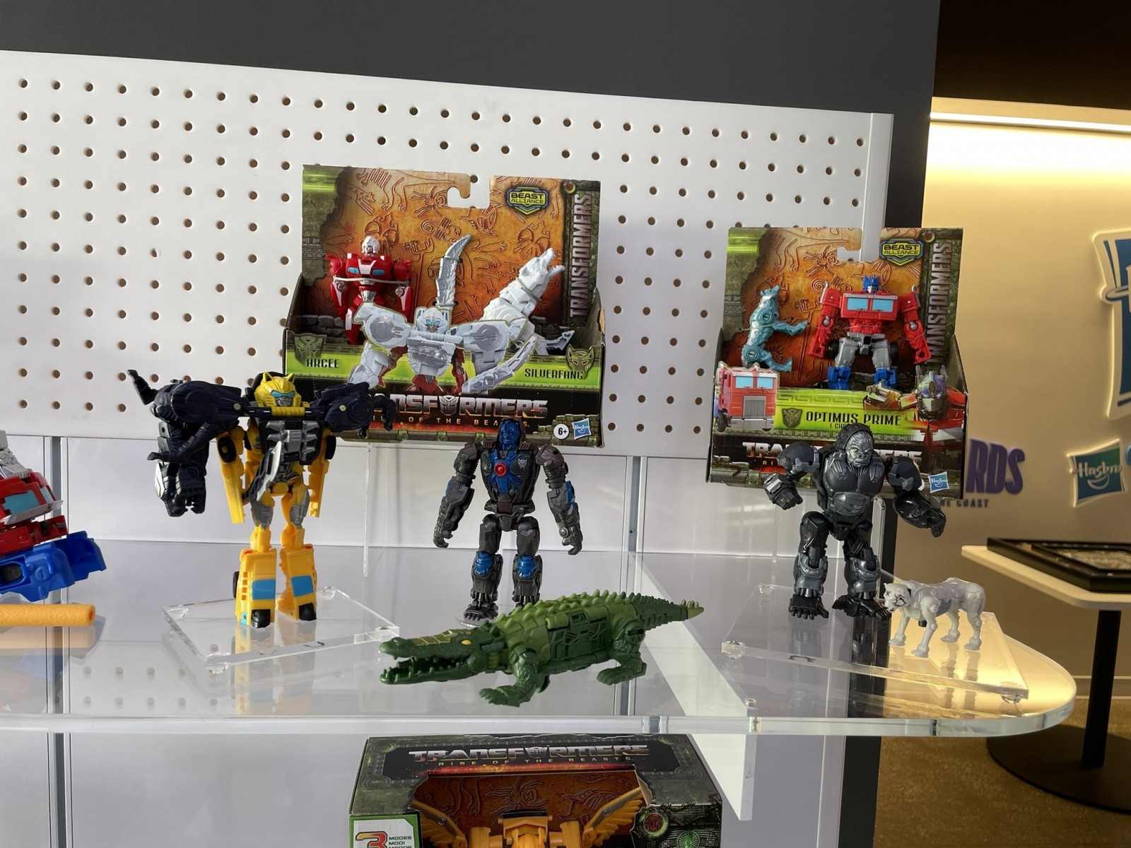 Transformers News: Another Rise of the Beast Reveal with 3 Step Optimus Primal + Look at the Packaging of the Main Line