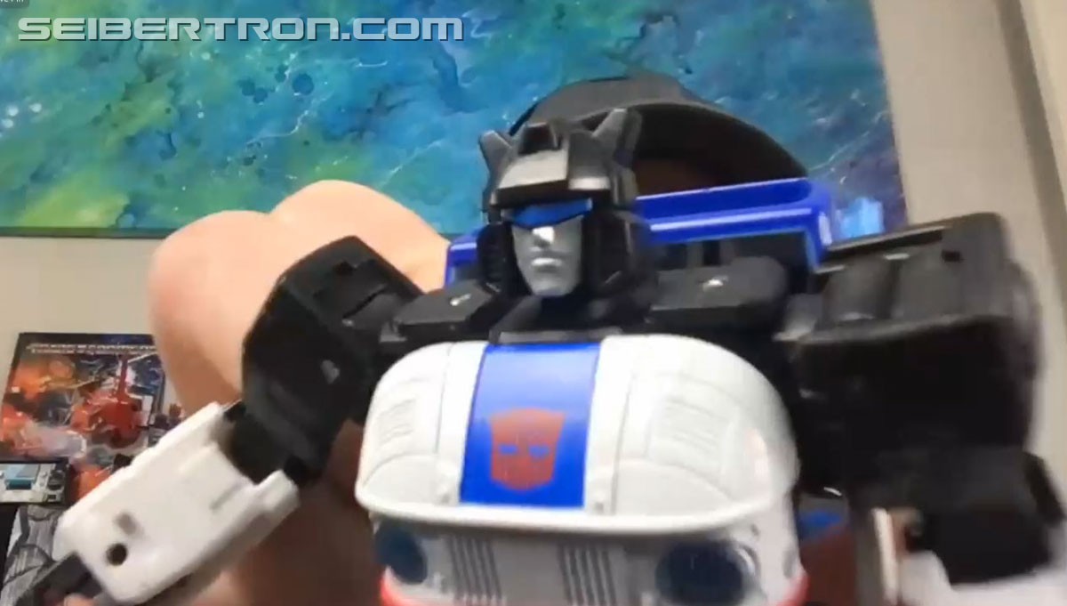 Transformers News: ORIGINS JAZZ revealed from the Buzzworthy Bumblebee line Transformers News: ORIGINS JAZZ revealed from the Buzzworthy Bumblebee line