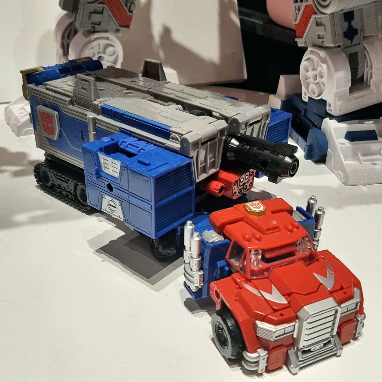 Transformers News: More Images of Legacy Commander Armada Prime Show All Modes, Size Comparisons and Removable Matrix Transformers News: More Images of Legacy Commander Armada Prime Show All Modes, Size Comparisons and Removable Matrix