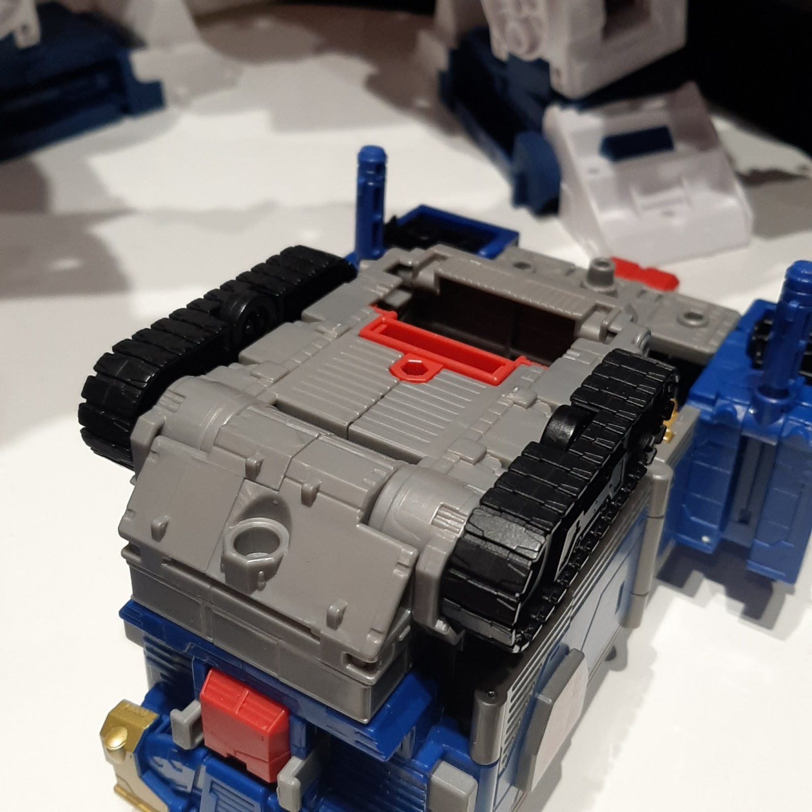 Transformers News: More Images of Legacy Commander Armada Prime Show All Modes, Size Comparisons and Removable Matrix Transformers News: More Images of Legacy Commander Armada Prime Show All Modes, Size Comparisons and Removable Matrix