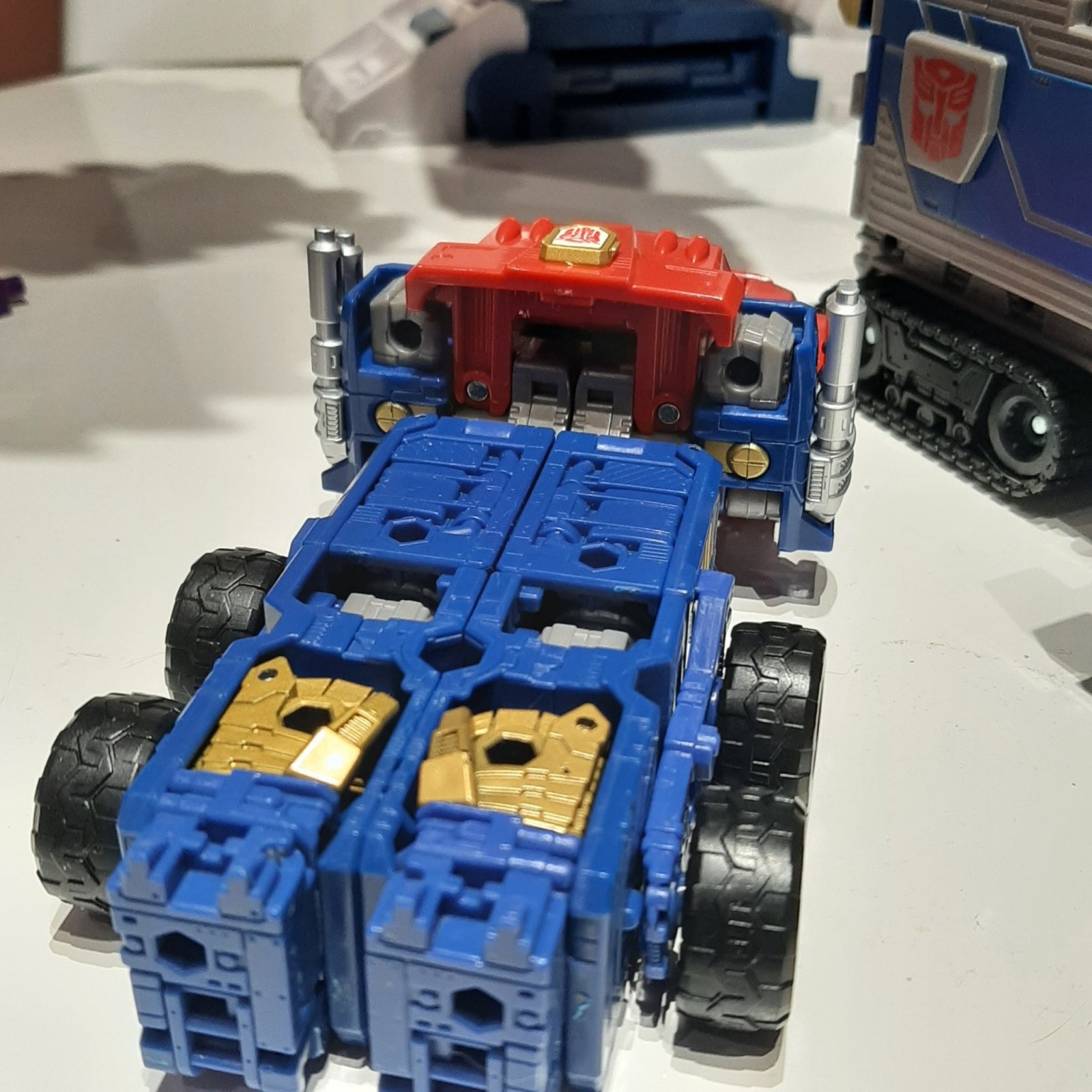 Transformers News: More Images of Legacy Commander Armada Prime Show All Modes, Size Comparisons and Removable Matrix Transformers News: More Images of Legacy Commander Armada Prime Show All Modes, Size Comparisons and Removable Matrix