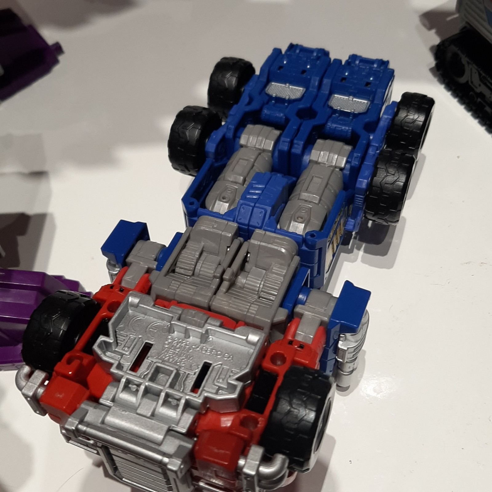 Transformers News: More Images of Legacy Commander Armada Prime Show All Modes, Size Comparisons and Removable Matrix Transformers News: More Images of Legacy Commander Armada Prime Show All Modes, Size Comparisons and Removable Matrix