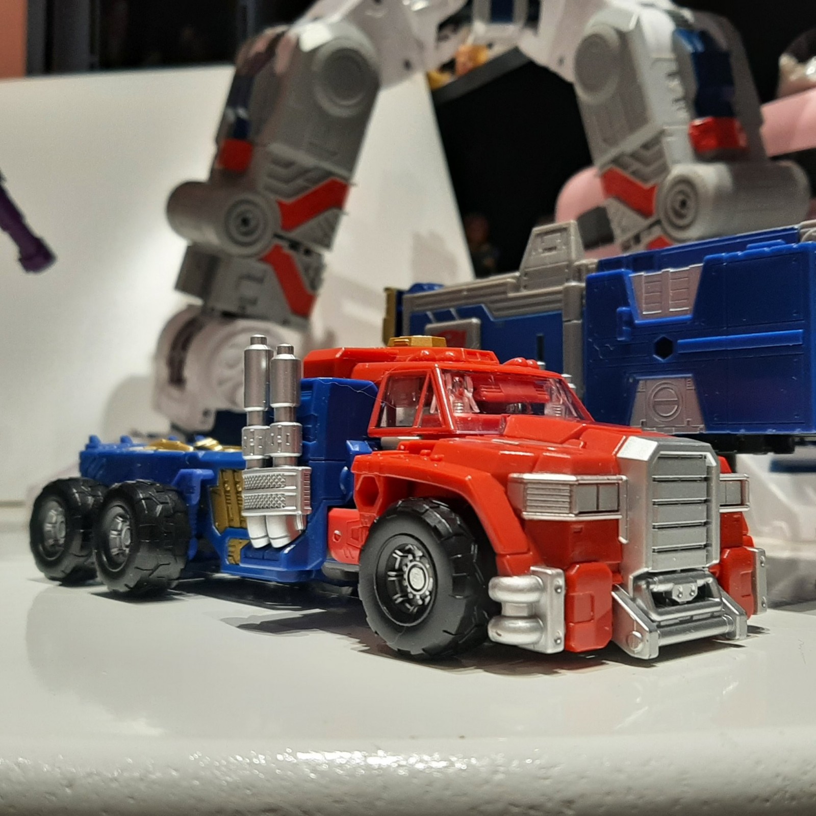 Transformers News: More Images of Legacy Commander Armada Prime Show All Modes, Size Comparisons and Removable Matrix Transformers News: More Images of Legacy Commander Armada Prime Show All Modes, Size Comparisons and Removable Matrix