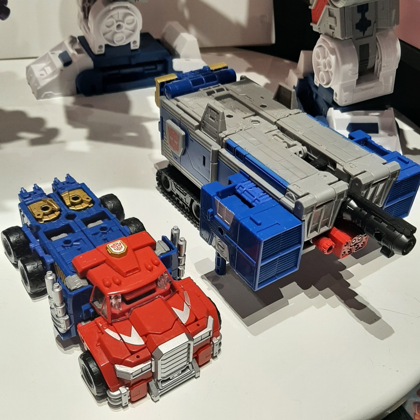 Transformers News: More Images of Legacy Commander Armada Prime Show All Modes, Size Comparisons and Removable Matrix Transformers News: More Images of Legacy Commander Armada Prime Show All Modes, Size Comparisons and Removable Matrix