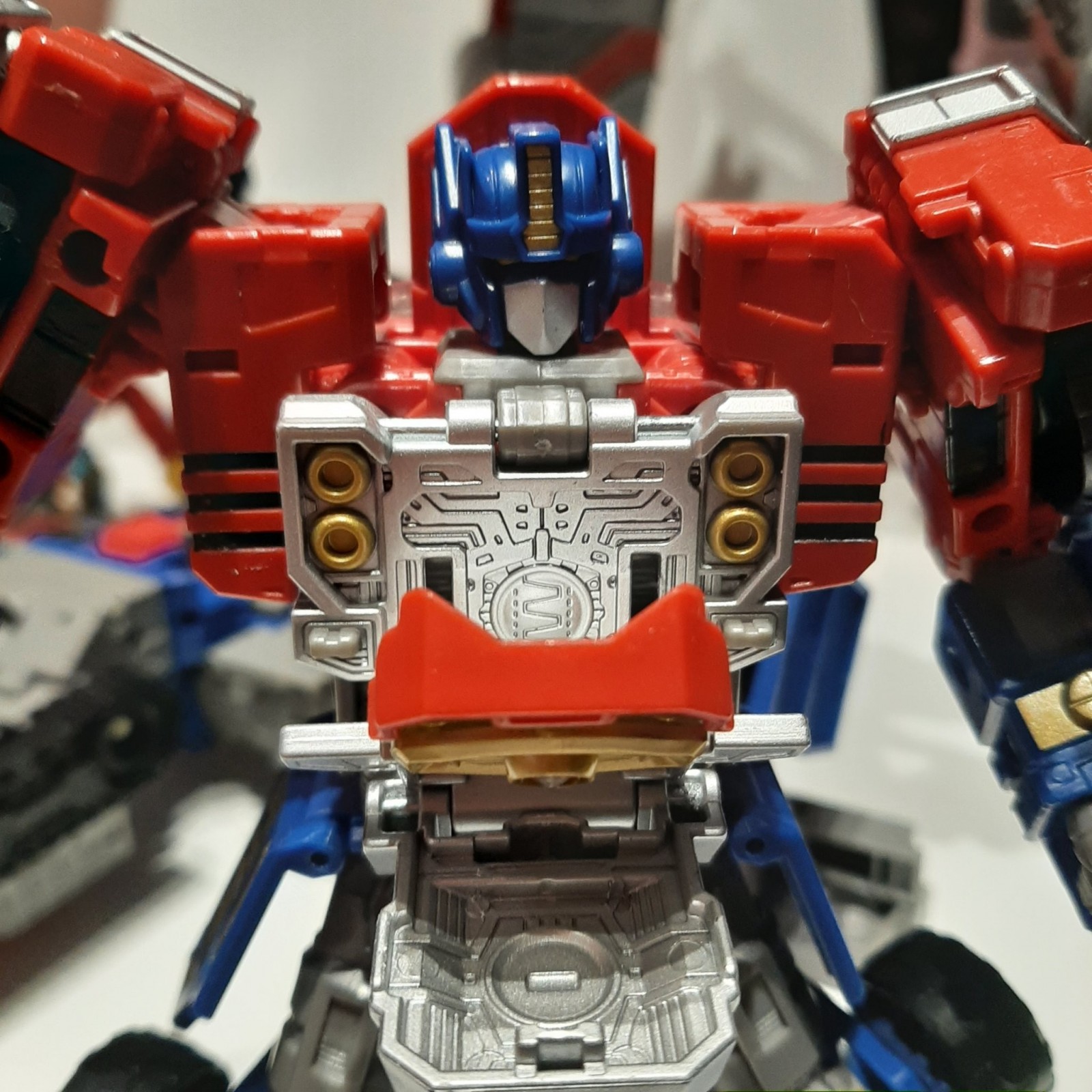 Transformers News: More Images of Legacy Commander Armada Prime Show All Modes, Size Comparisons and Removable Matrix Transformers News: More Images of Legacy Commander Armada Prime Show All Modes, Size Comparisons and Removable Matrix