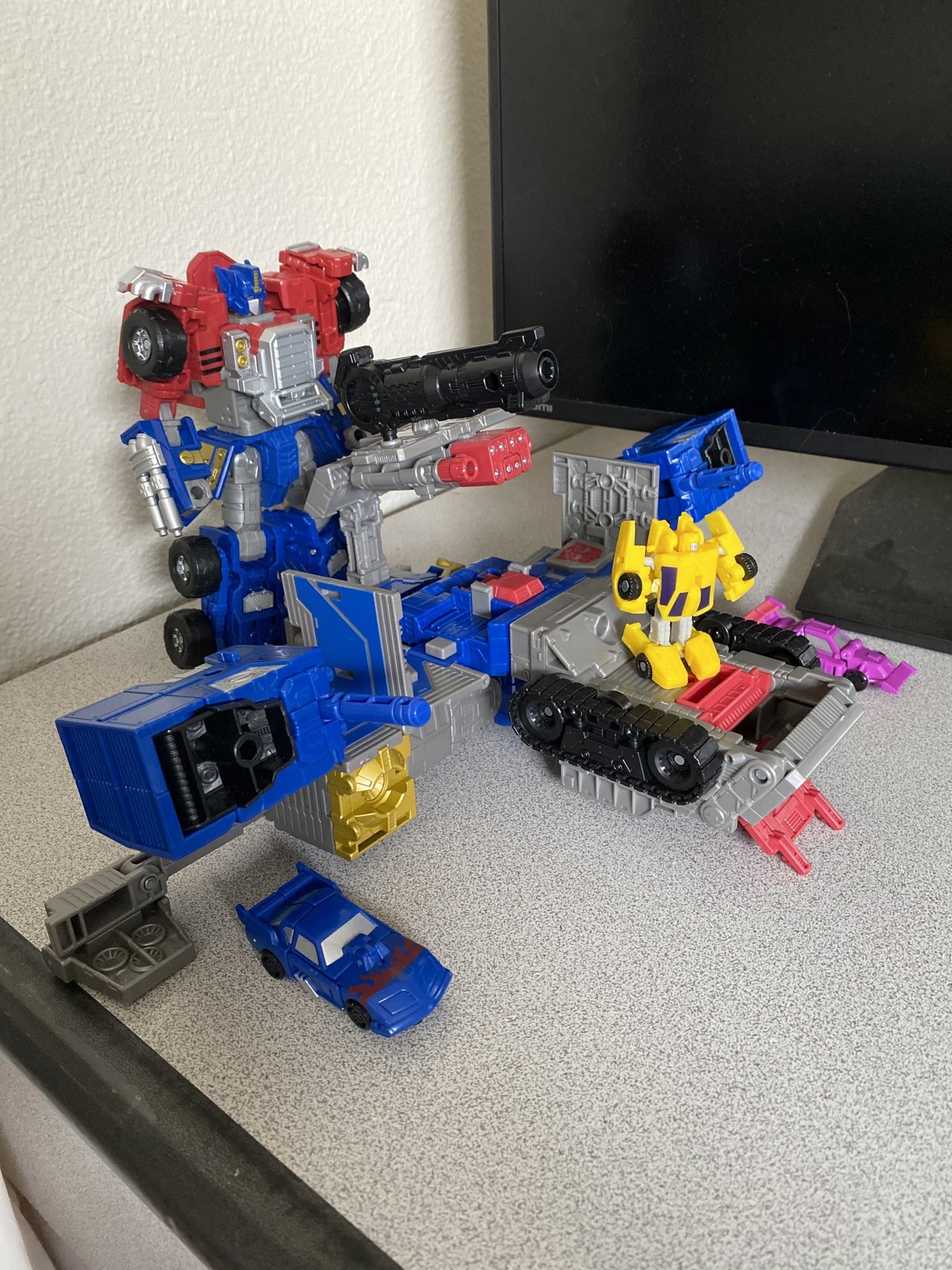 Transformers News: More Images of Legacy Commander Armada Prime Show All Modes, Size Comparisons and Removable Matrix Transformers News: More Images of Legacy Commander Armada Prime Show All Modes, Size Comparisons and Removable Matrix