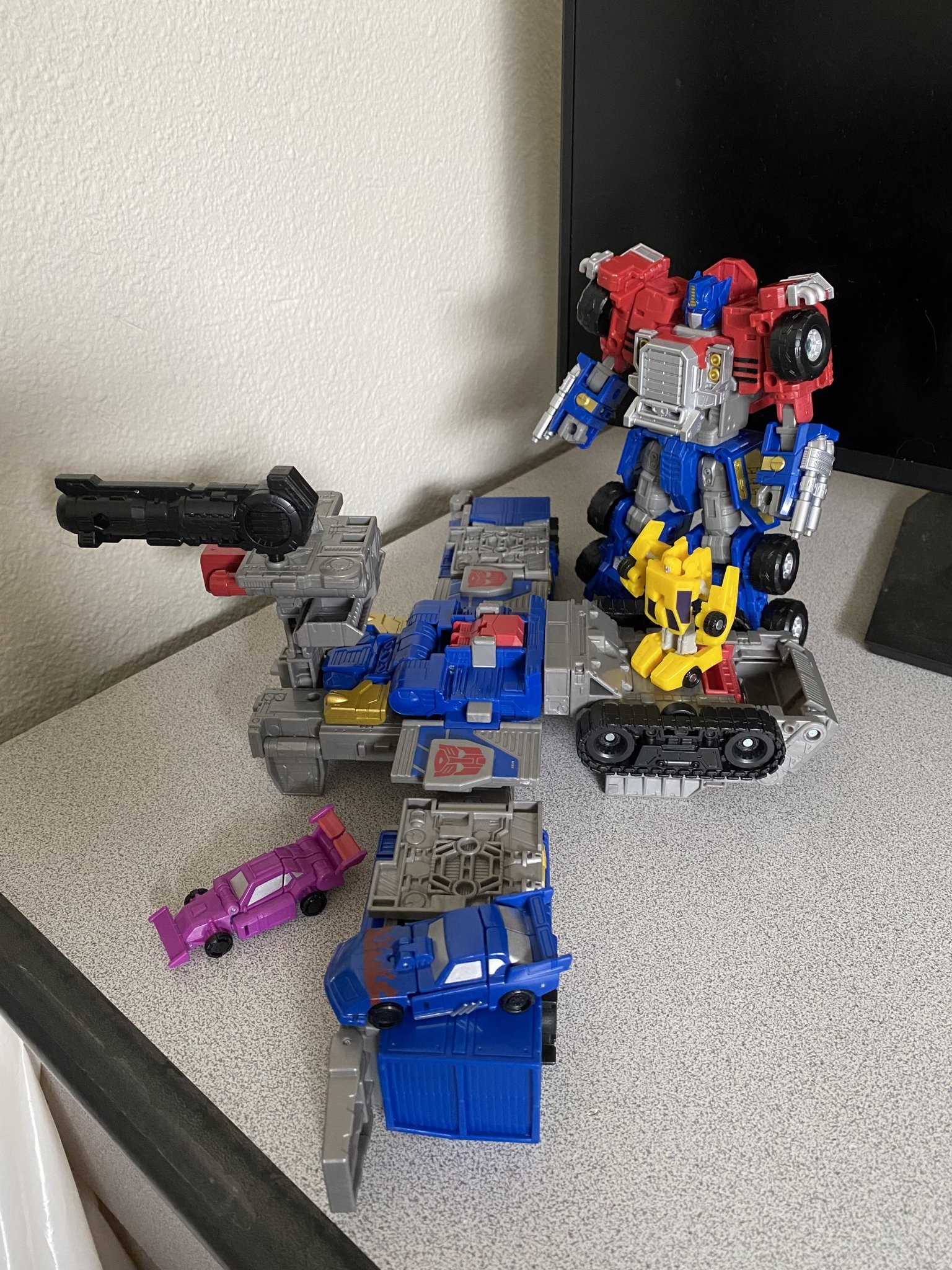 Transformers News: More Images of Legacy Commander Armada Prime Show All Modes, Size Comparisons and Removable Matrix Transformers News: More Images of Legacy Commander Armada Prime Show All Modes, Size Comparisons and Removable Matrix