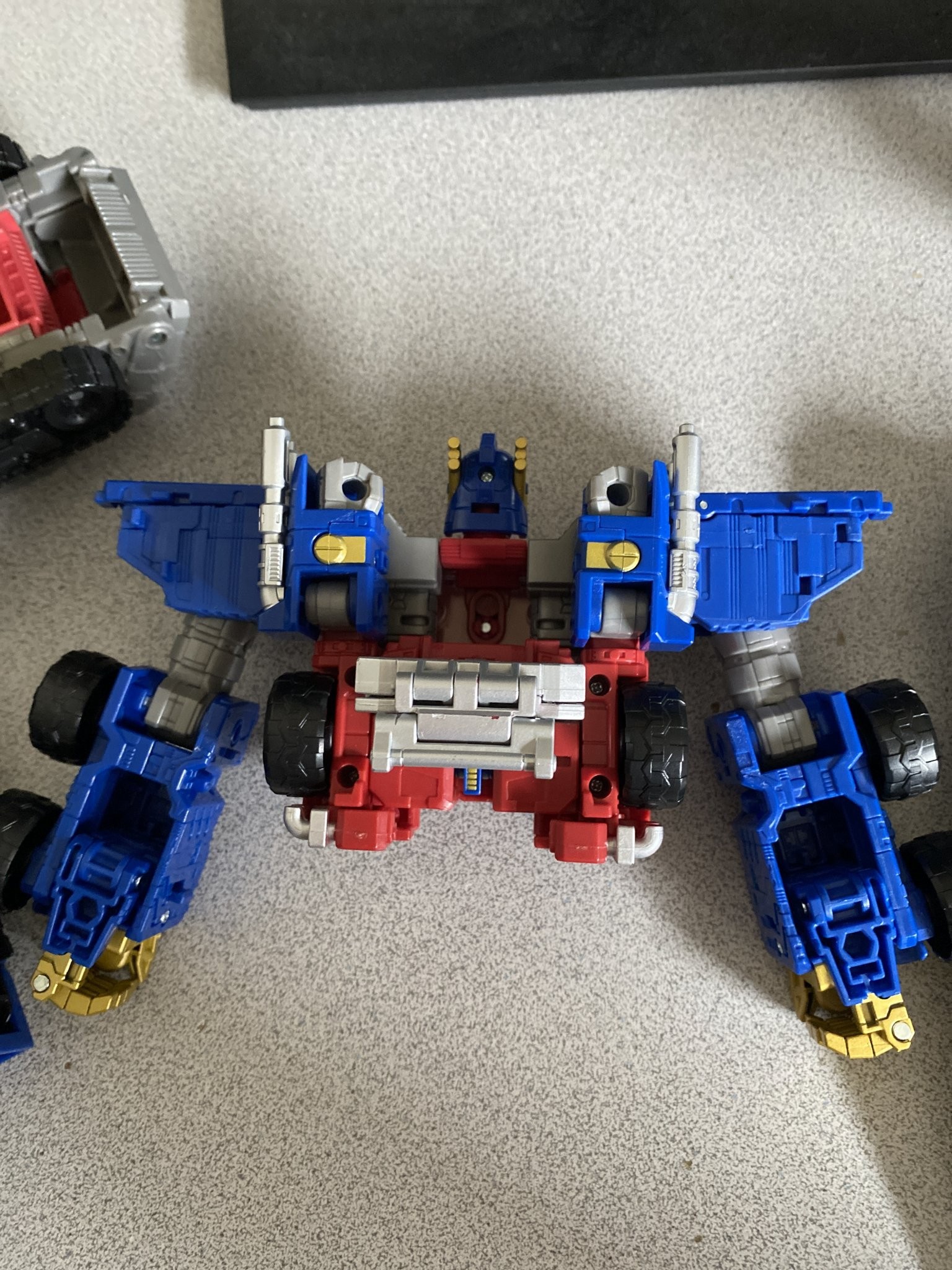 Transformers News: More Images of Legacy Commander Armada Prime Show All Modes, Size Comparisons and Removable Matrix Transformers News: More Images of Legacy Commander Armada Prime Show All Modes, Size Comparisons and Removable Matrix