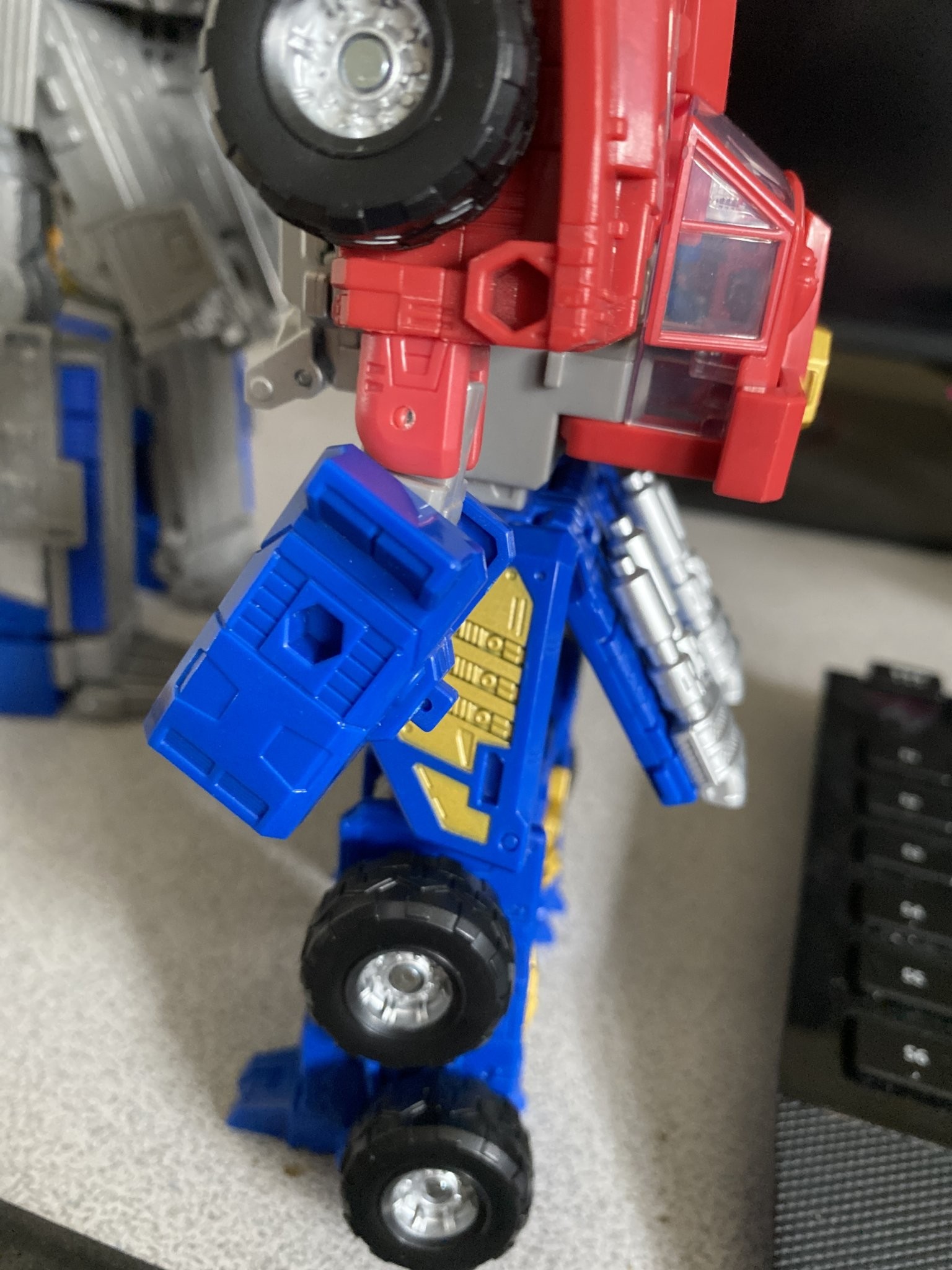 Transformers News: More Images of Legacy Commander Armada Prime Show All Modes, Size Comparisons and Removable Matrix Transformers News: More Images of Legacy Commander Armada Prime Show All Modes, Size Comparisons and Removable Matrix