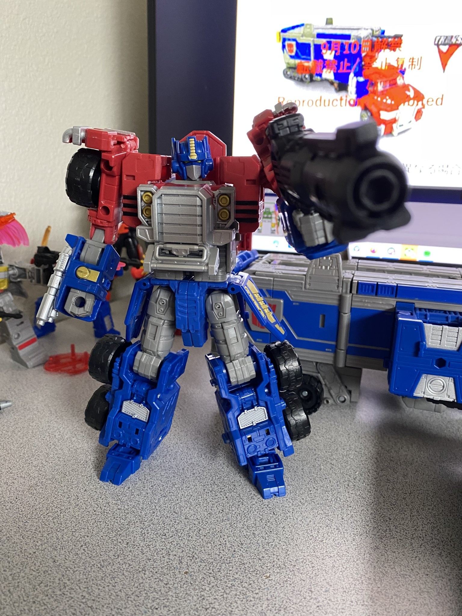 Transformers News: More Images of Legacy Commander Armada Prime Show All Modes, Size Comparisons and Removable Matrix Transformers News: More Images of Legacy Commander Armada Prime Show All Modes, Size Comparisons and Removable Matrix