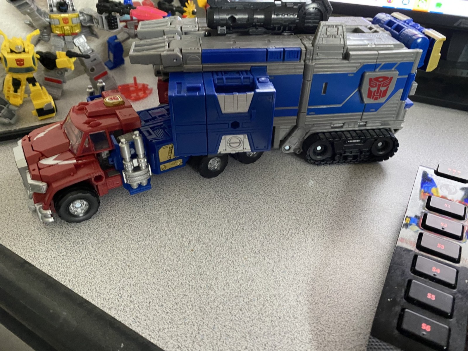 Transformers News: More Images of Legacy Commander Armada Prime Show All Modes, Size Comparisons and Removable Matrix Transformers News: More Images of Legacy Commander Armada Prime Show All Modes, Size Comparisons and Removable Matrix