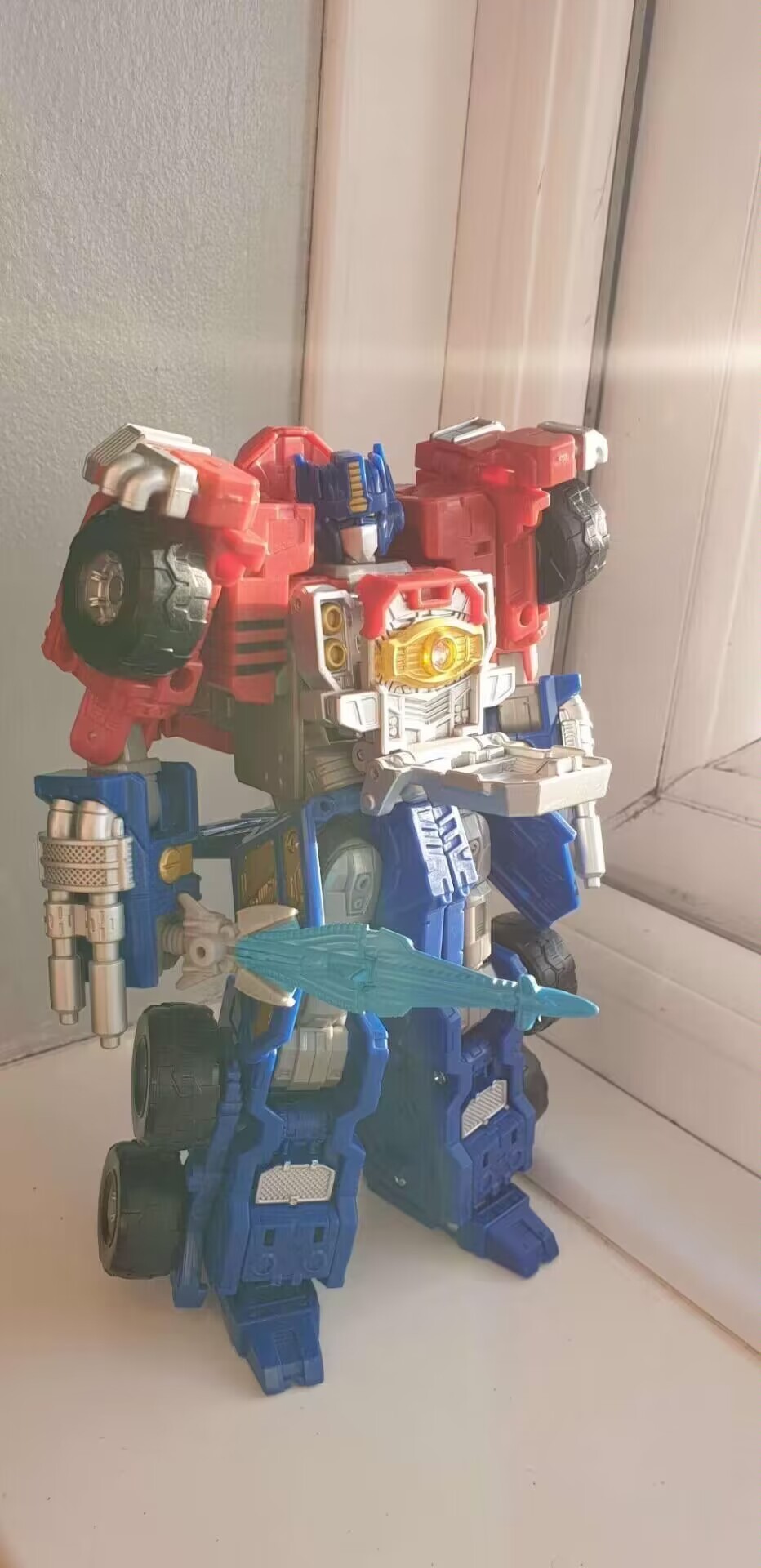 Transformers News: More Images of Legacy Commander Armada Prime Show All Modes, Size Comparisons and Removable Matrix Transformers News: More Images of Legacy Commander Armada Prime Show All Modes, Size Comparisons and Removable Matrix
