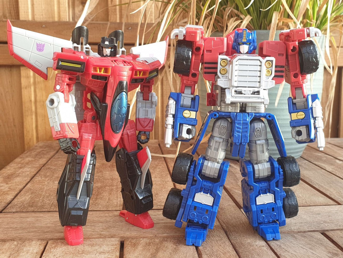 Transformers News: More Images of Legacy Commander Armada Prime Show All Modes, Size Comparisons and Removable Matrix Transformers News: More Images of Legacy Commander Armada Prime Show All Modes, Size Comparisons and Removable Matrix