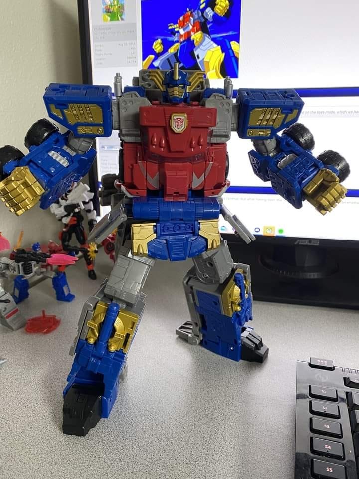 Transformers News: More Images of Legacy Commander Armada Prime Show All Modes, Size Comparisons and Removable Matrix Transformers News: More Images of Legacy Commander Armada Prime Show All Modes, Size Comparisons and Removable Matrix