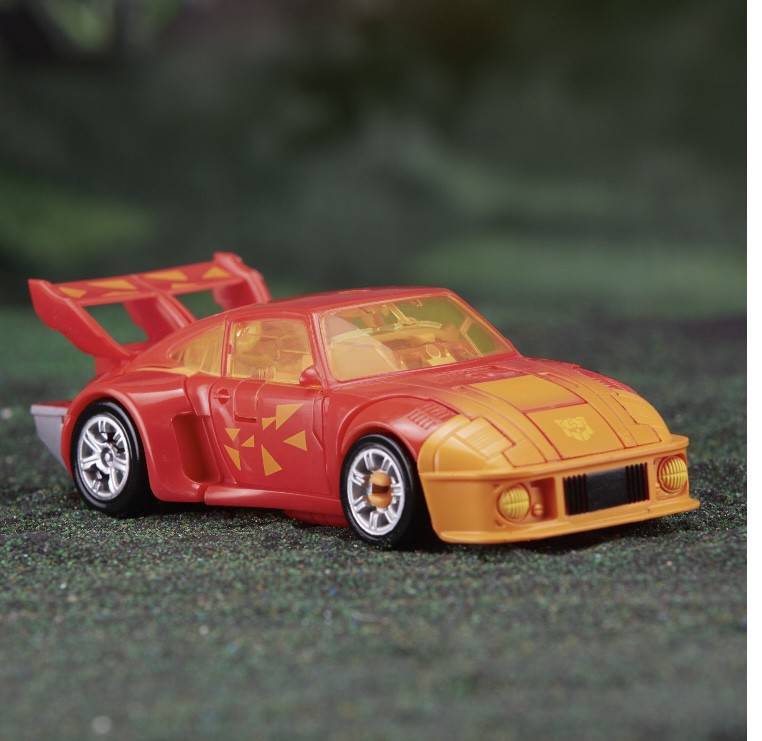 Transformers News: Walmart Exclusive G2 Themed Line Revealed