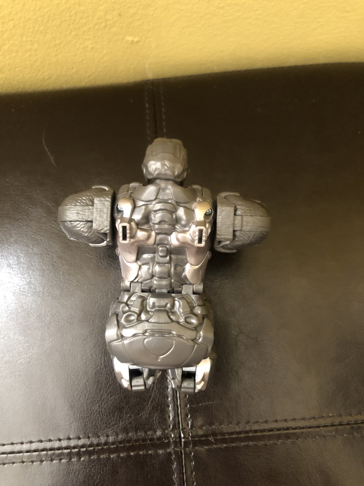 Transformers News: More Images of ROTB Voyager Optimus PriImal Showing Both Modes + Transformation Video