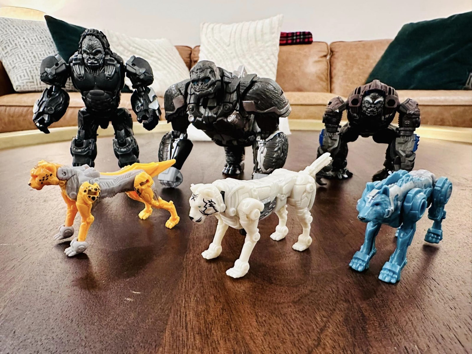 Transformers News: More Images of ROTB Voyager Optimus PriImal Showing Both Modes + Transformation Video