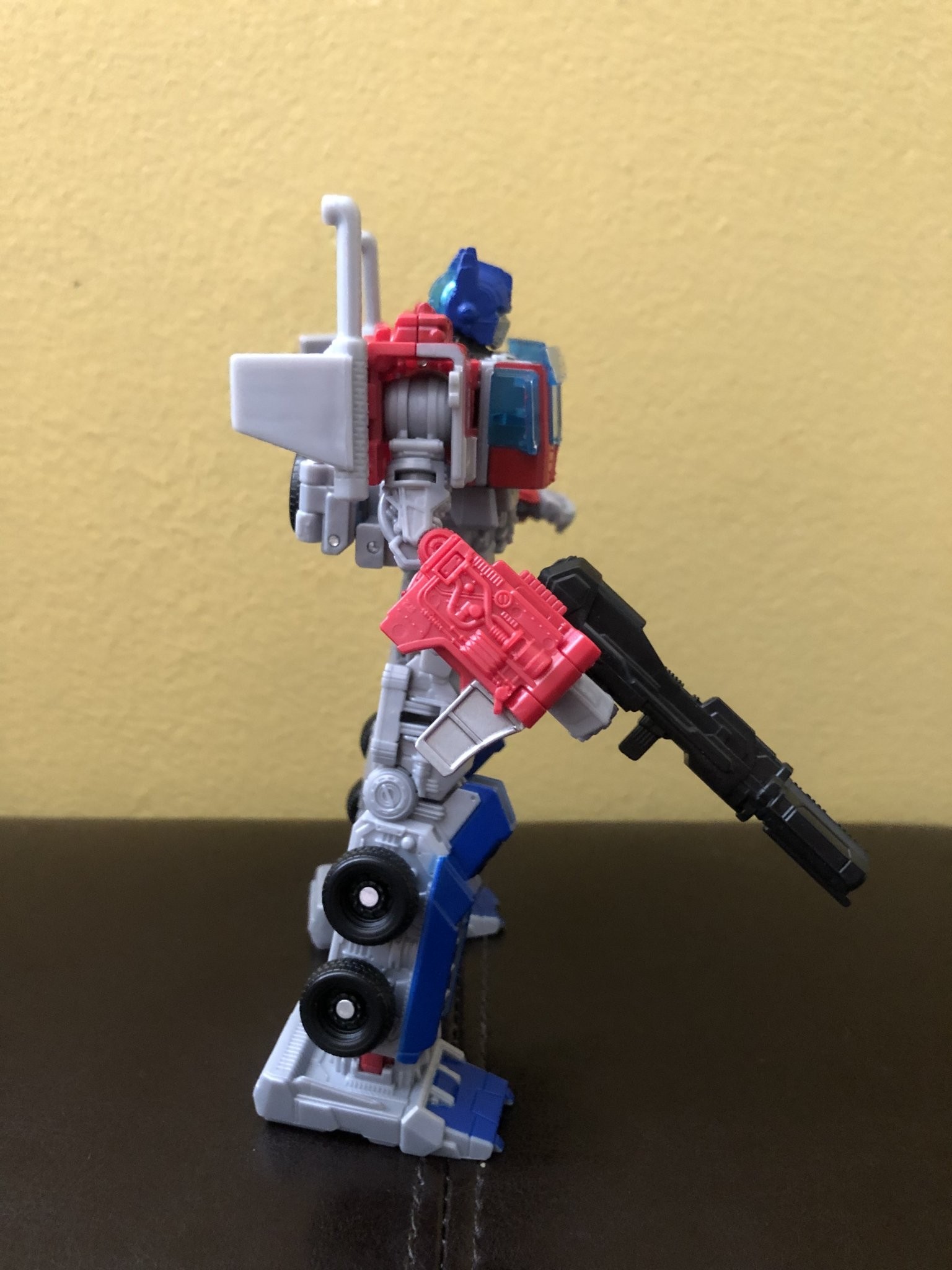Transformers News: Pictorial Review of ROTB Voyager Optimus Prime Transformers News: Pictorial Review of ROTB Voyager Optimus Prime
