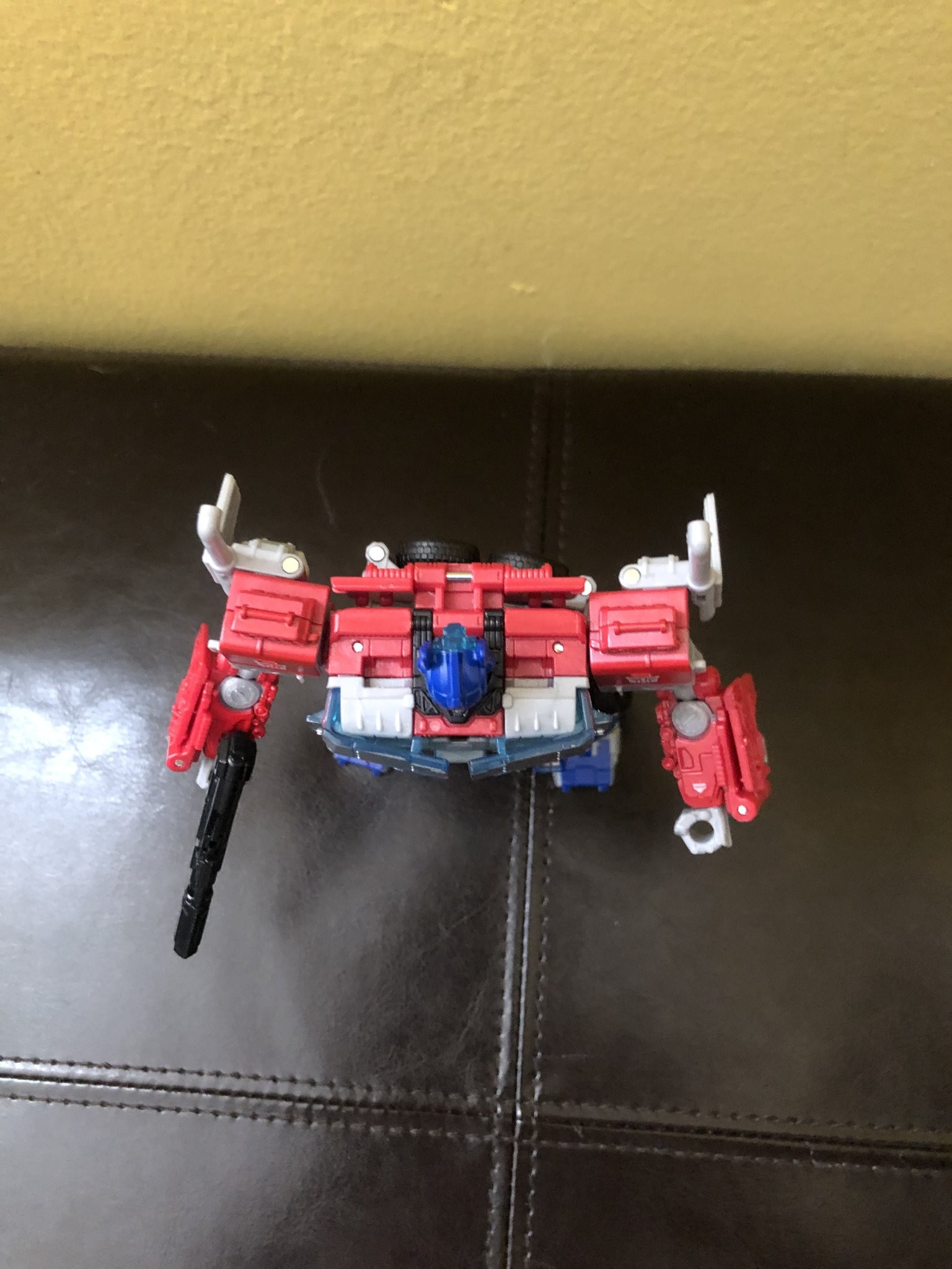 Transformers News: Pictorial Review of ROTB Voyager Optimus Prime Transformers News: Pictorial Review of ROTB Voyager Optimus Prime