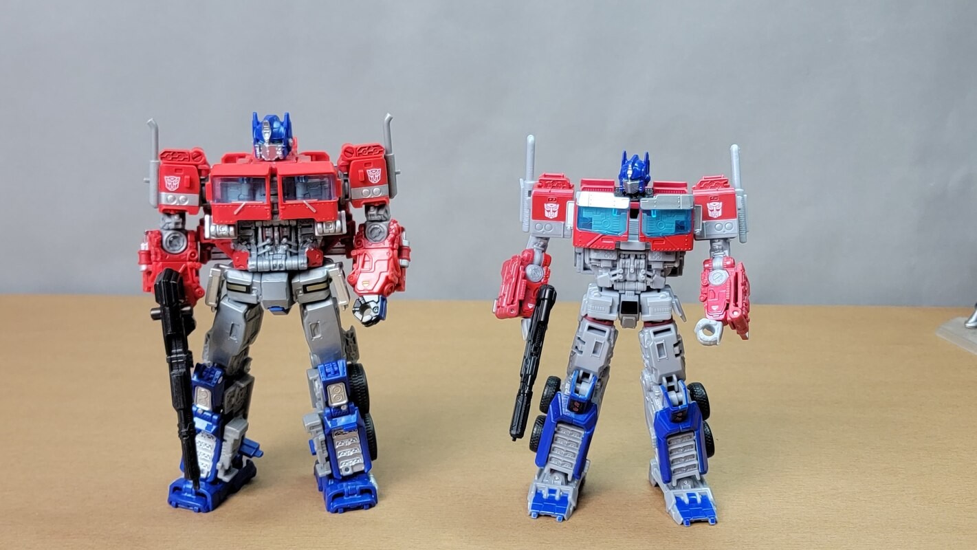 Transformers News: Pictorial Review of ROTB Voyager Optimus Prime Transformers News: Pictorial Review of ROTB Voyager Optimus Prime