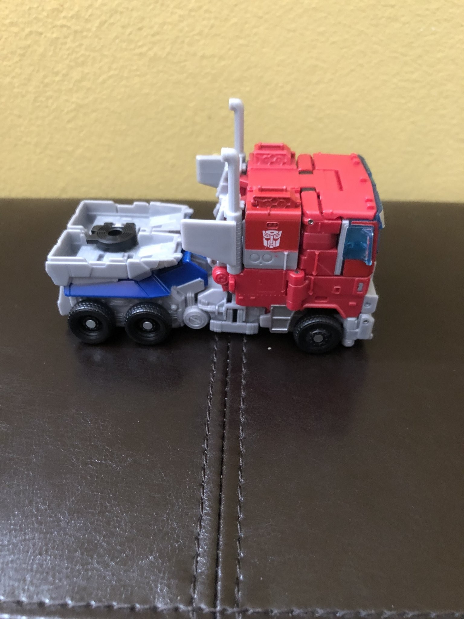 Transformers News: Pictorial Review of ROTB Voyager Optimus Prime Transformers News: Pictorial Review of ROTB Voyager Optimus Prime