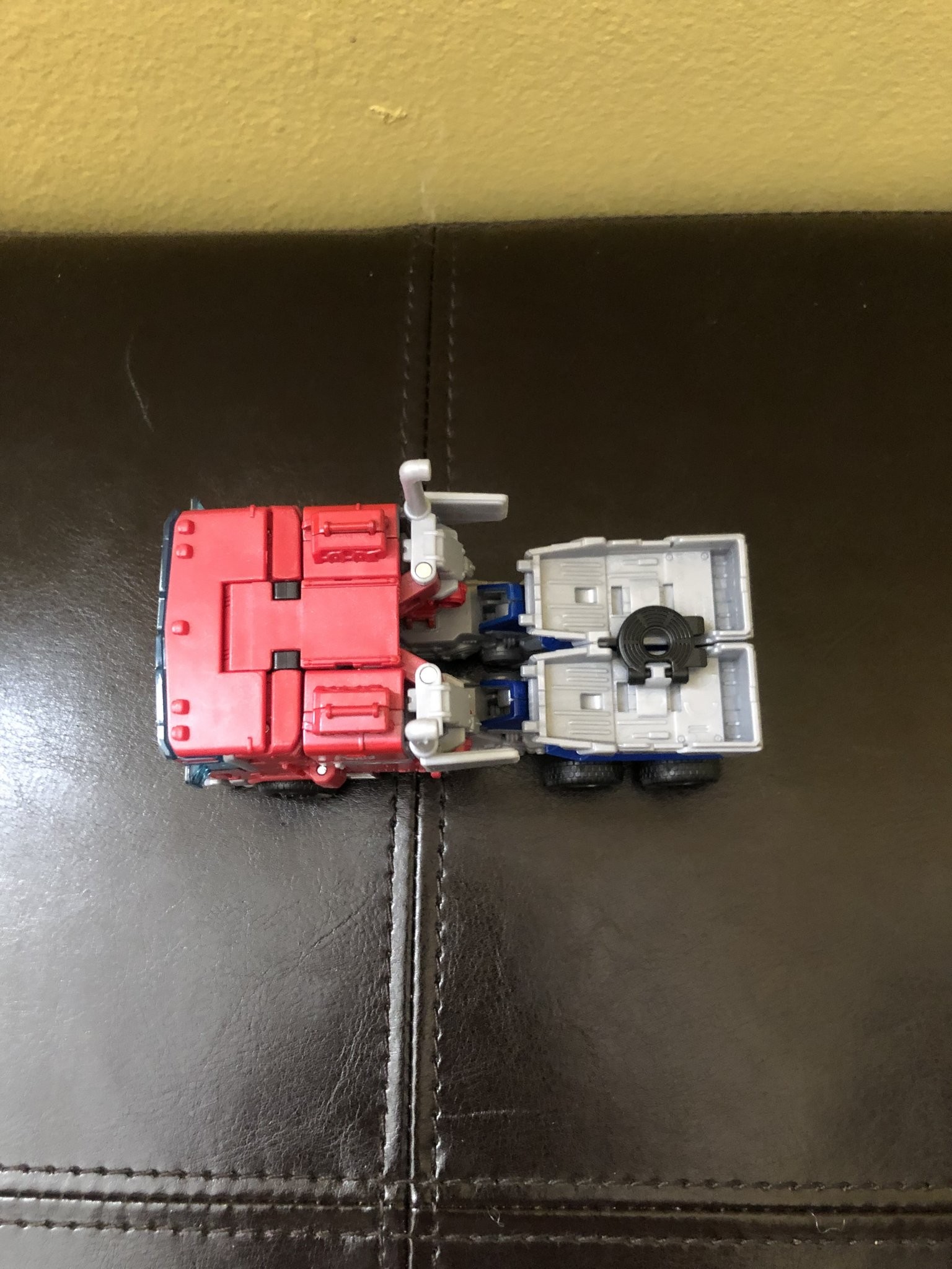 Transformers News: Pictorial Review of ROTB Voyager Optimus Prime Transformers News: Pictorial Review of ROTB Voyager Optimus Prime