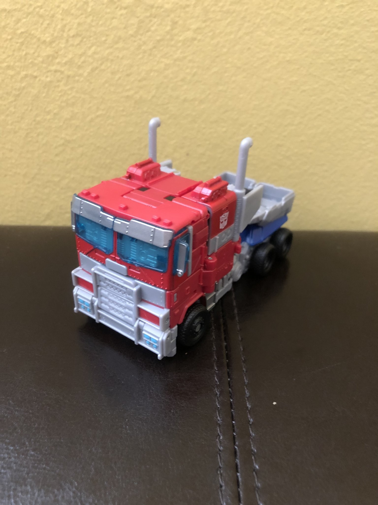Transformers News: Pictorial Review of ROTB Voyager Optimus Prime Transformers News: Pictorial Review of ROTB Voyager Optimus Prime