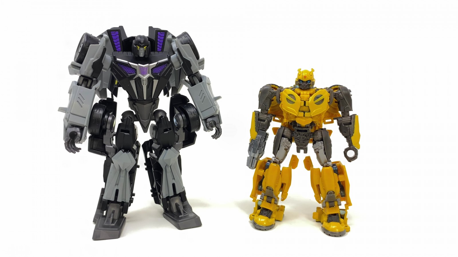Transformers News: In Hand Images of Studio Series Gamer Edition Optimus Prime and Barricade Transformers News: In Hand Images of Studio Series Gamer Edition Optimus Prime and Barricade