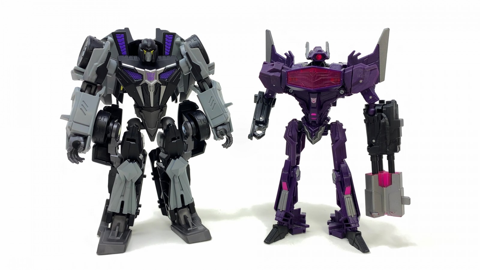 Transformers News: In Hand Images of Studio Series Gamer Edition Optimus Prime and Barricade Transformers News: In Hand Images of Studio Series Gamer Edition Optimus Prime and Barricade