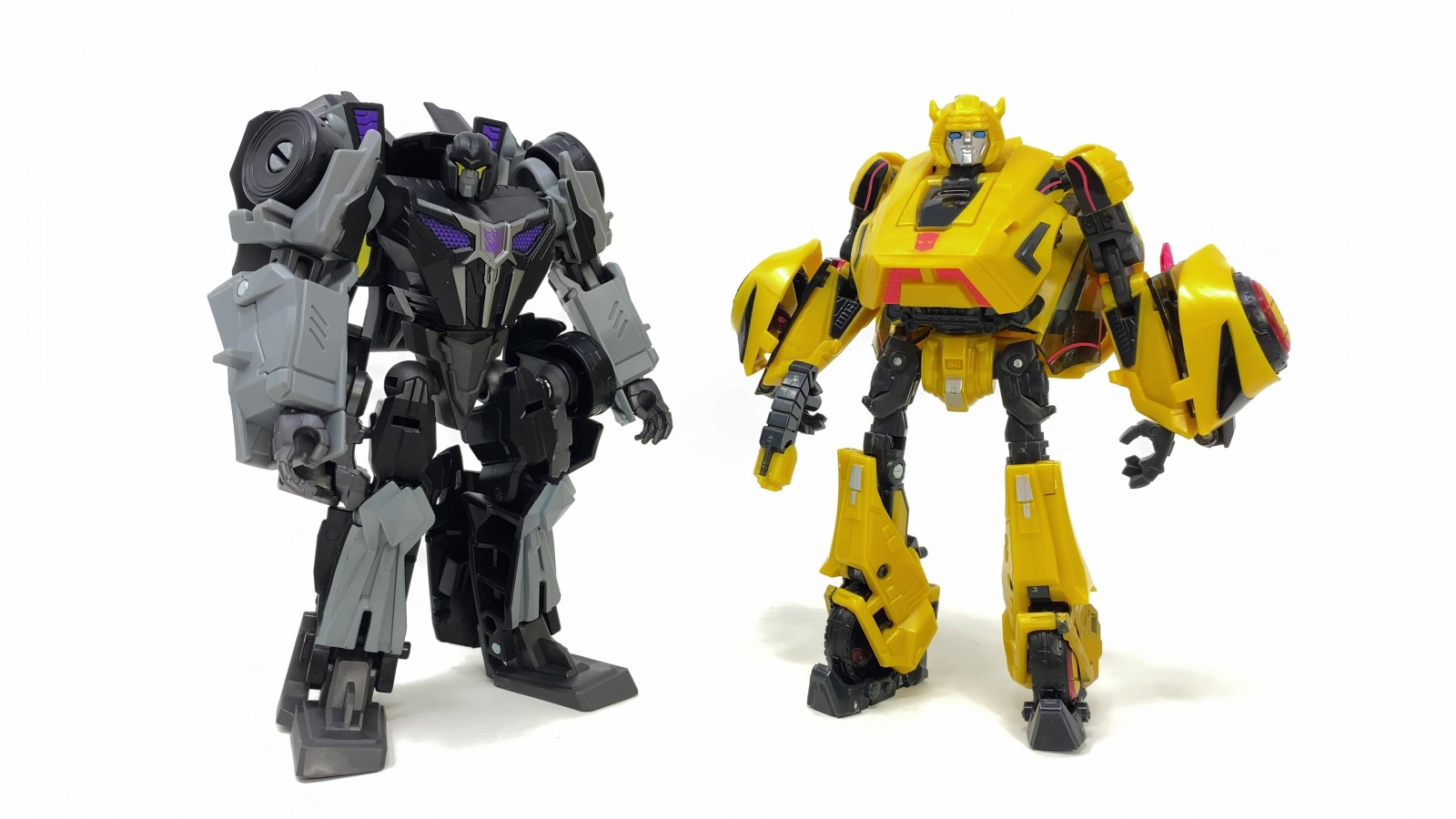 Transformers News: In Hand Images of Studio Series Gamer Edition Optimus Prime and Barricade Transformers News: In Hand Images of Studio Series Gamer Edition Optimus Prime and Barricade