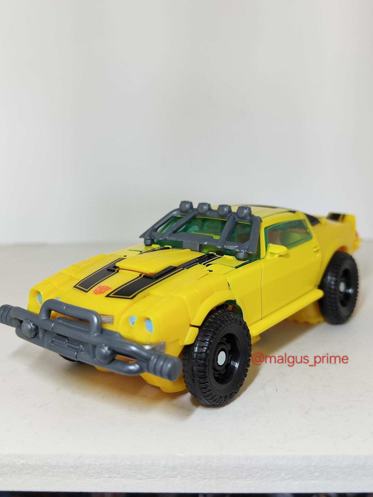 Transformers News: Video Reiews for Deluxe ROTB Mainline Bumblebee and Comparison with SS 100 ROTB Bumblebee Transformers News: Video Reiews for Deluxe ROTB Mainline Bumblebee and Comparison with SS 100 ROTB Bumblebee