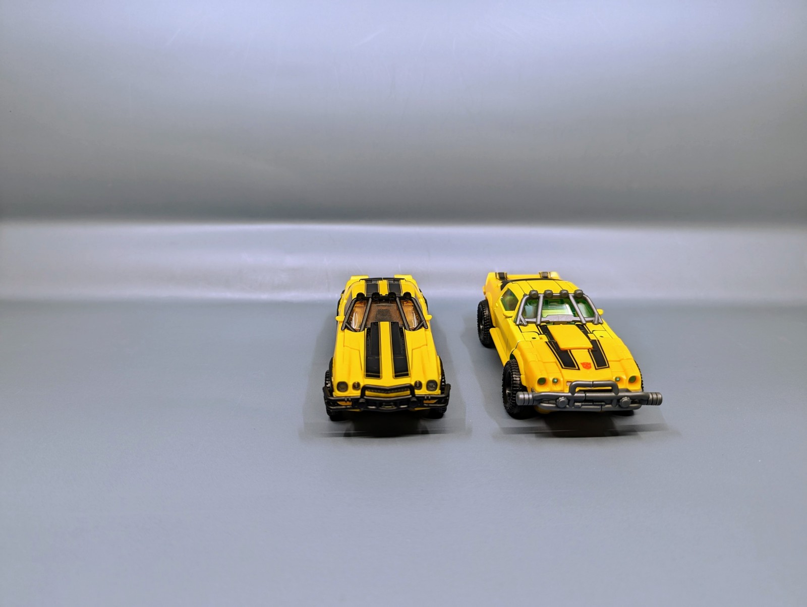 Transformers News: Video Reiews for Deluxe ROTB Mainline Bumblebee and Comparison with SS 100 ROTB Bumblebee Transformers News: Video Reiews for Deluxe ROTB Mainline Bumblebee and Comparison with SS 100 ROTB Bumblebee