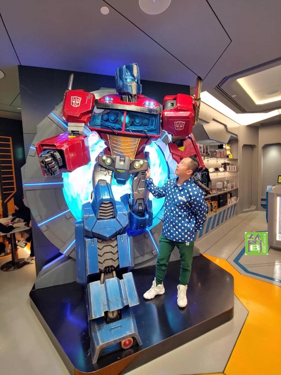 Transformers News: Images of New Official Transformers Restauraunt in Hong Kong Transformers News: Images of New Official Transformers Restauraunt in Hong Kong