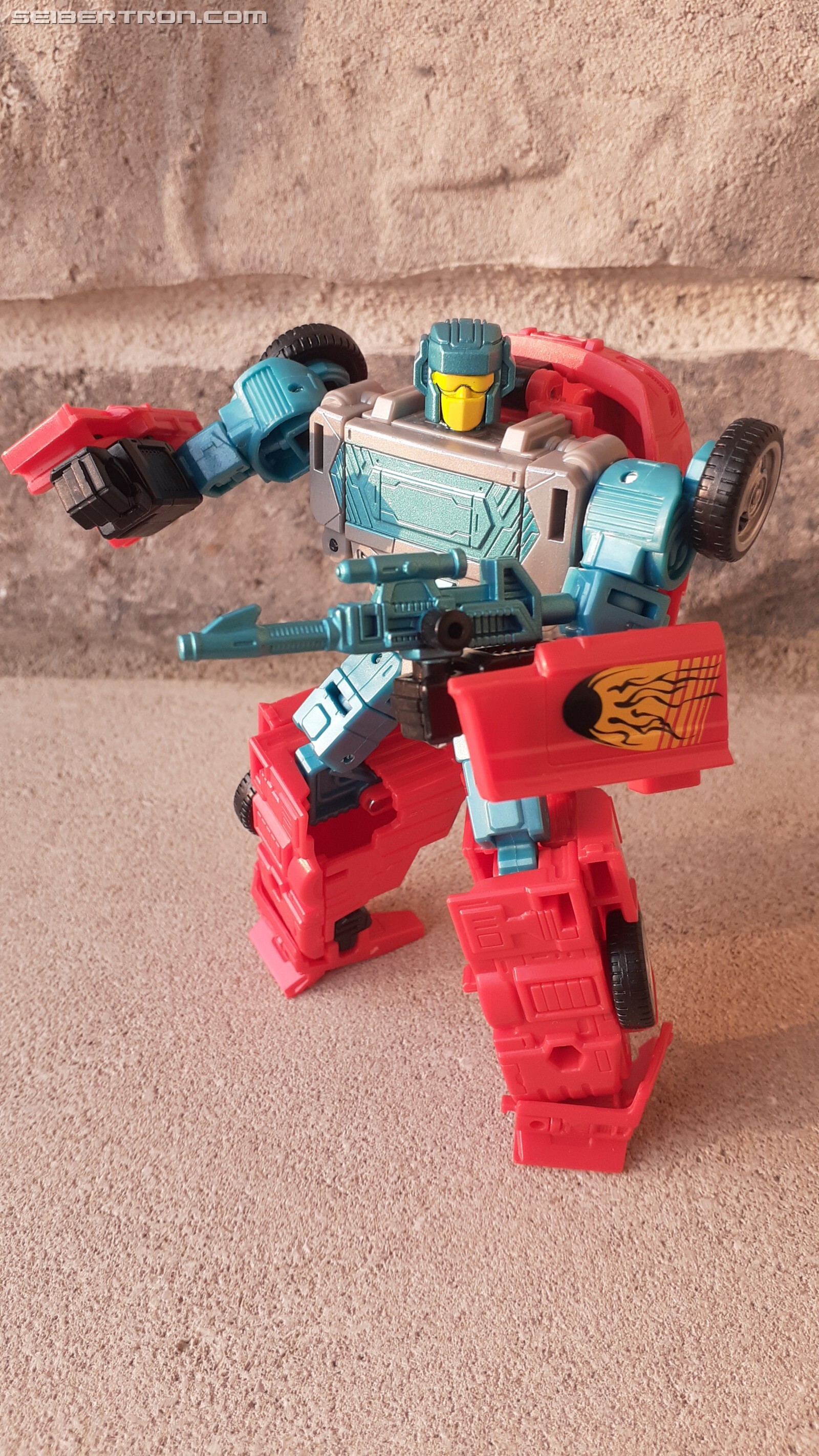Transformers News: In Hand Images and Reviews of Deluxes from Walmart G2 Line