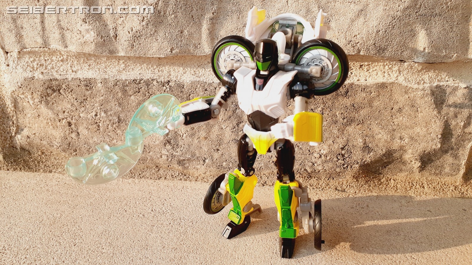 Transformers News: In Hand Images and Reviews of Deluxes from Walmart G2 Line