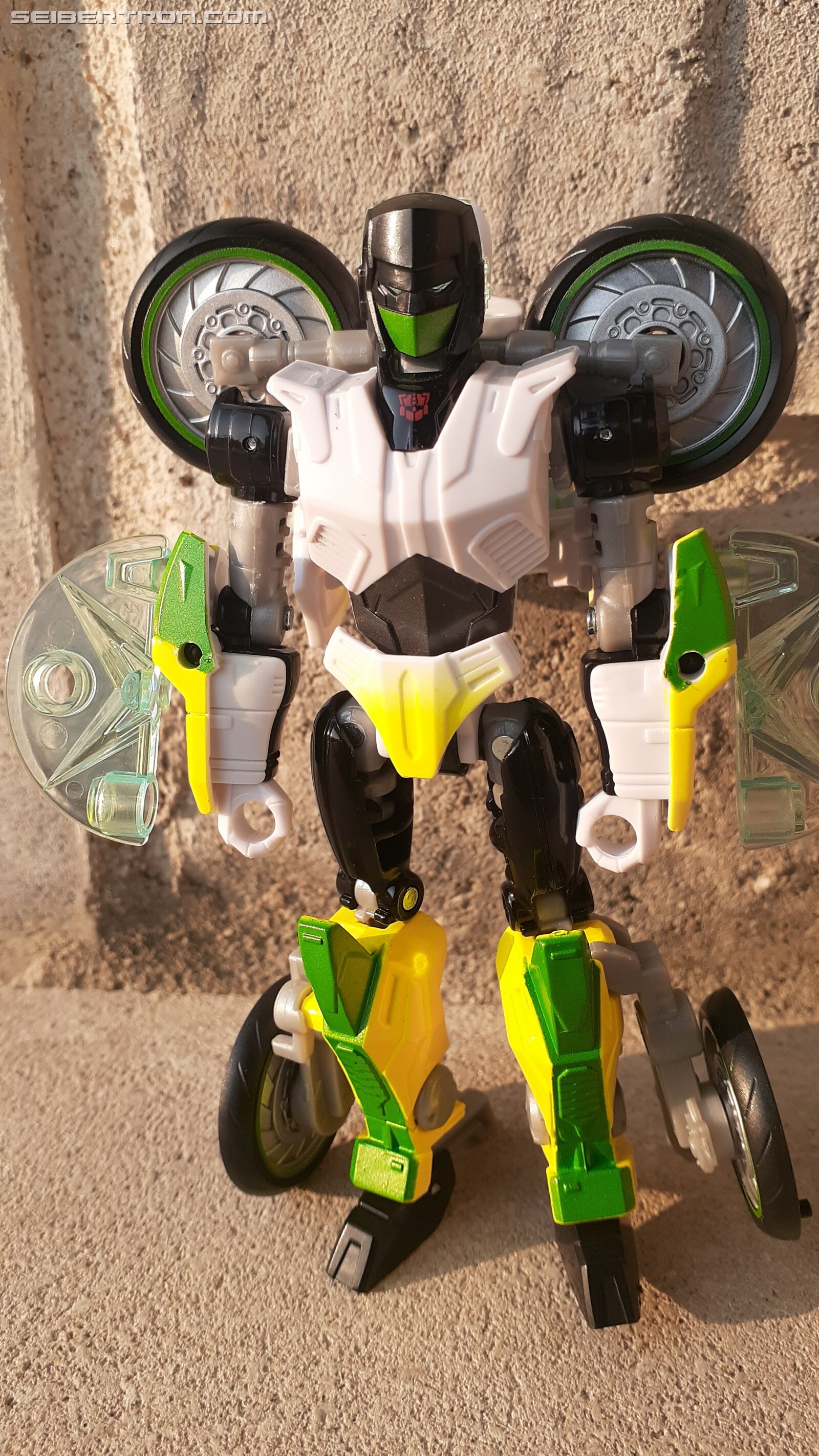 Transformers News: In Hand Images and Reviews of Deluxes from Walmart G2 Line
