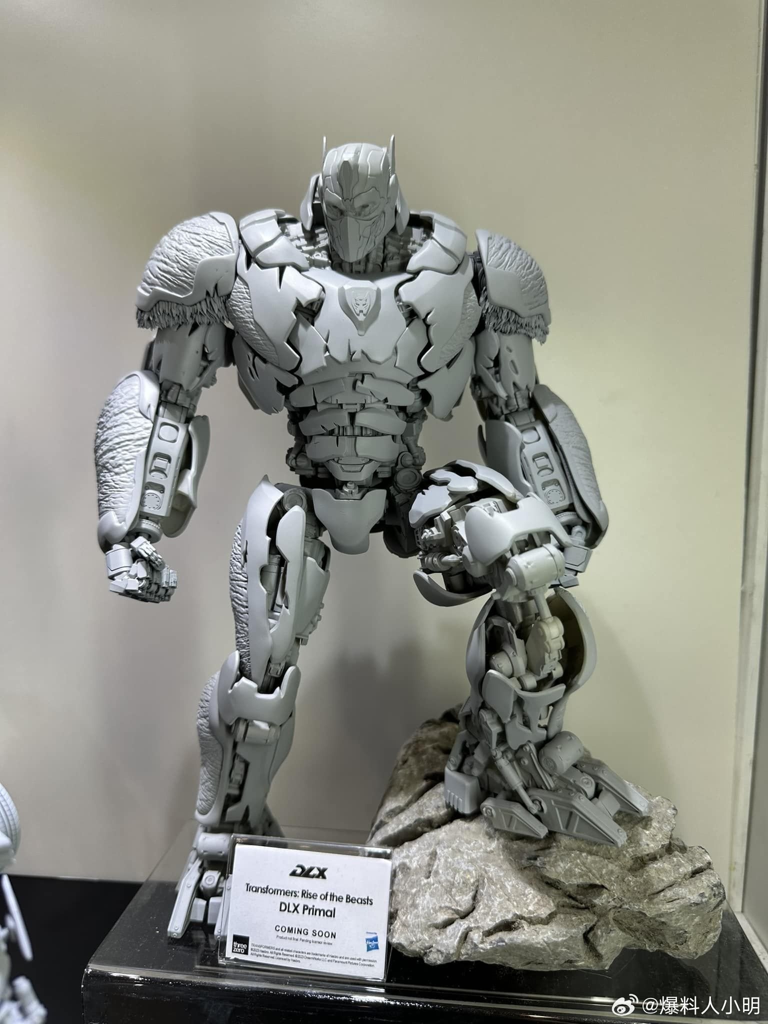 Transformers News: ThreeZero Reveals Gray Prototypes for DLX Scourge and Mirage