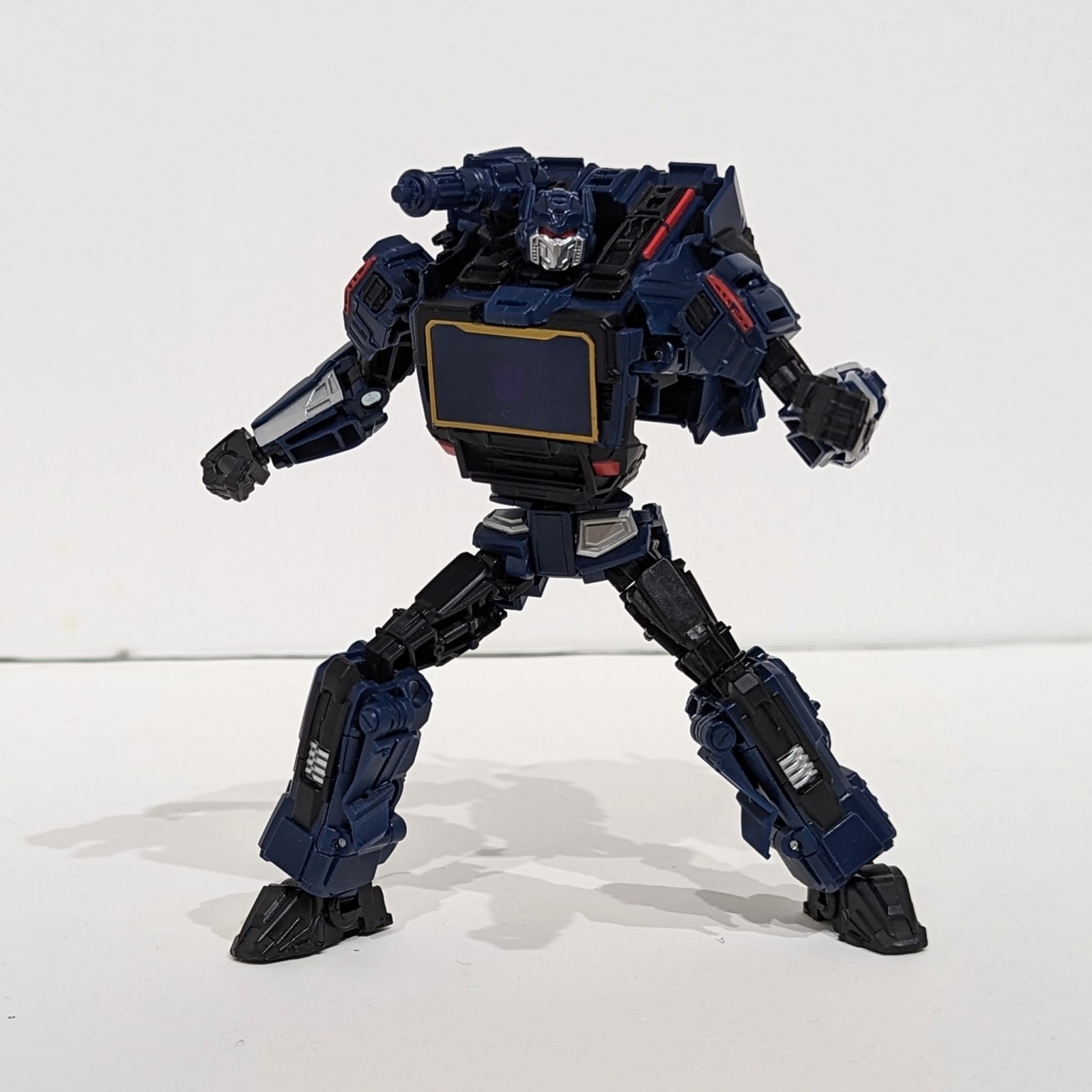 Transformers News: Comparison between Reactivate Soundwave's Toy and Game Model Transformers News: Comparison between Reactivate Soundwave's Toy and Game Model