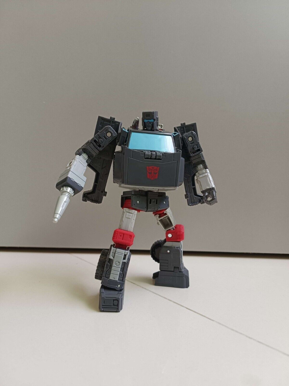 Transformers News: More Images of Gen Selects Trailbreaker in Toon Colours