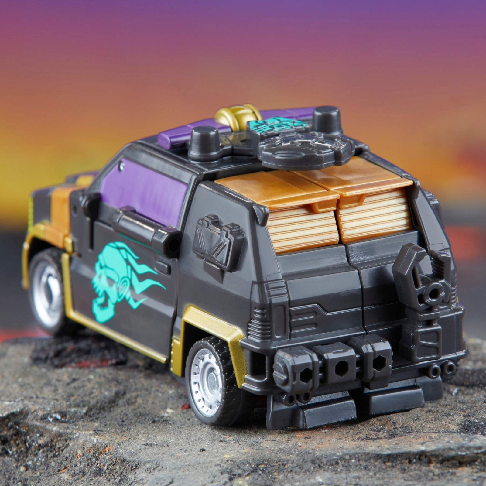 Transformers News: Images Showing Final Deco for Legacy Lockdown + More Images of Star Raiders and Road Pig Sneak Peek