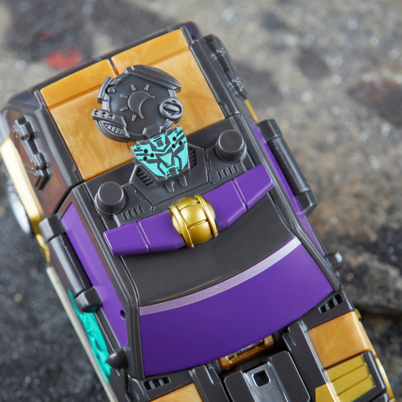 Transformers News: Images Showing Final Deco for Legacy Lockdown + More Images of Star Raiders and Road Pig Sneak Peek