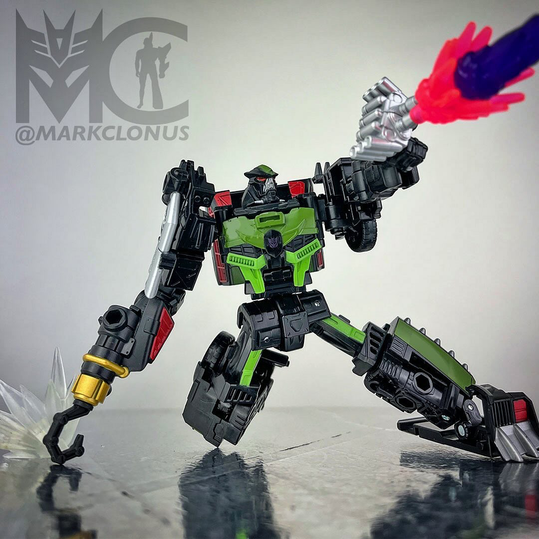 Transformers News: Images Showing Final Deco for Legacy Lockdown + More Images of Star Raiders and Road Pig Sneak Peek