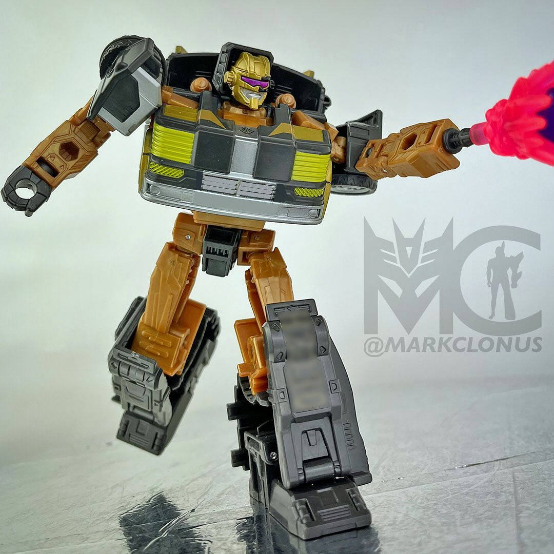 Transformers News: Images Showing Final Deco for Legacy Lockdown + More Images of Star Raiders and Road Pig Sneak Peek