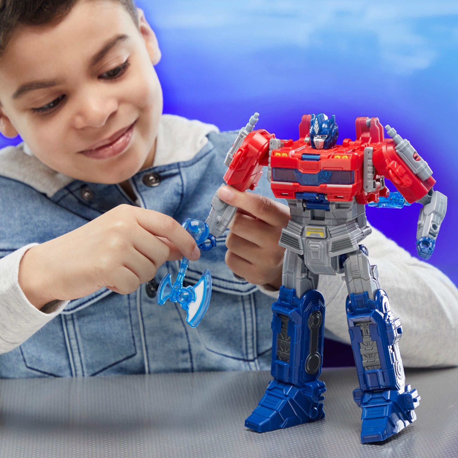 Transformers News: Bumblebee and Sentinel Prime are getting “Deluxe” type figures in Transformers One Toyline