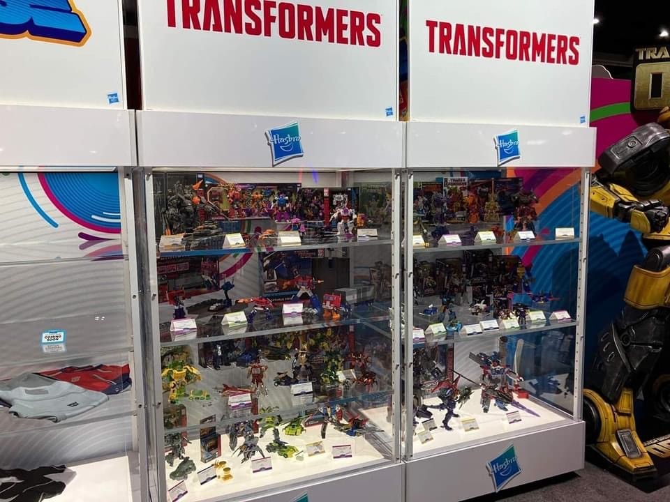 Transformers News: 40th Anniversary G1 Optimus Prime Reissue in Cartoon Colors Among Reveals at SDCC Preview Night Transformers News: 40th Anniversary G1 Optimus Prime Reissue in Cartoon Colors Among Reveals at SDCC Preview Night