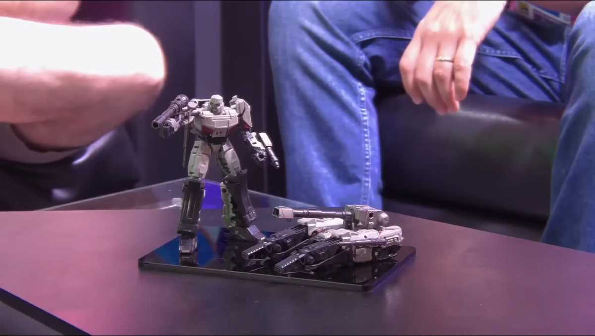 Transformers News: SDCC Transformers Reveals Include KITT Collab, SS TF One Megatron, WFC Ratchet, Dinoking, Overcharge Transformers News: SDCC Transformers Reveals Include KITT Collab, SS TF One Megatron, WFC Ratchet, Dinoking, Overcharge