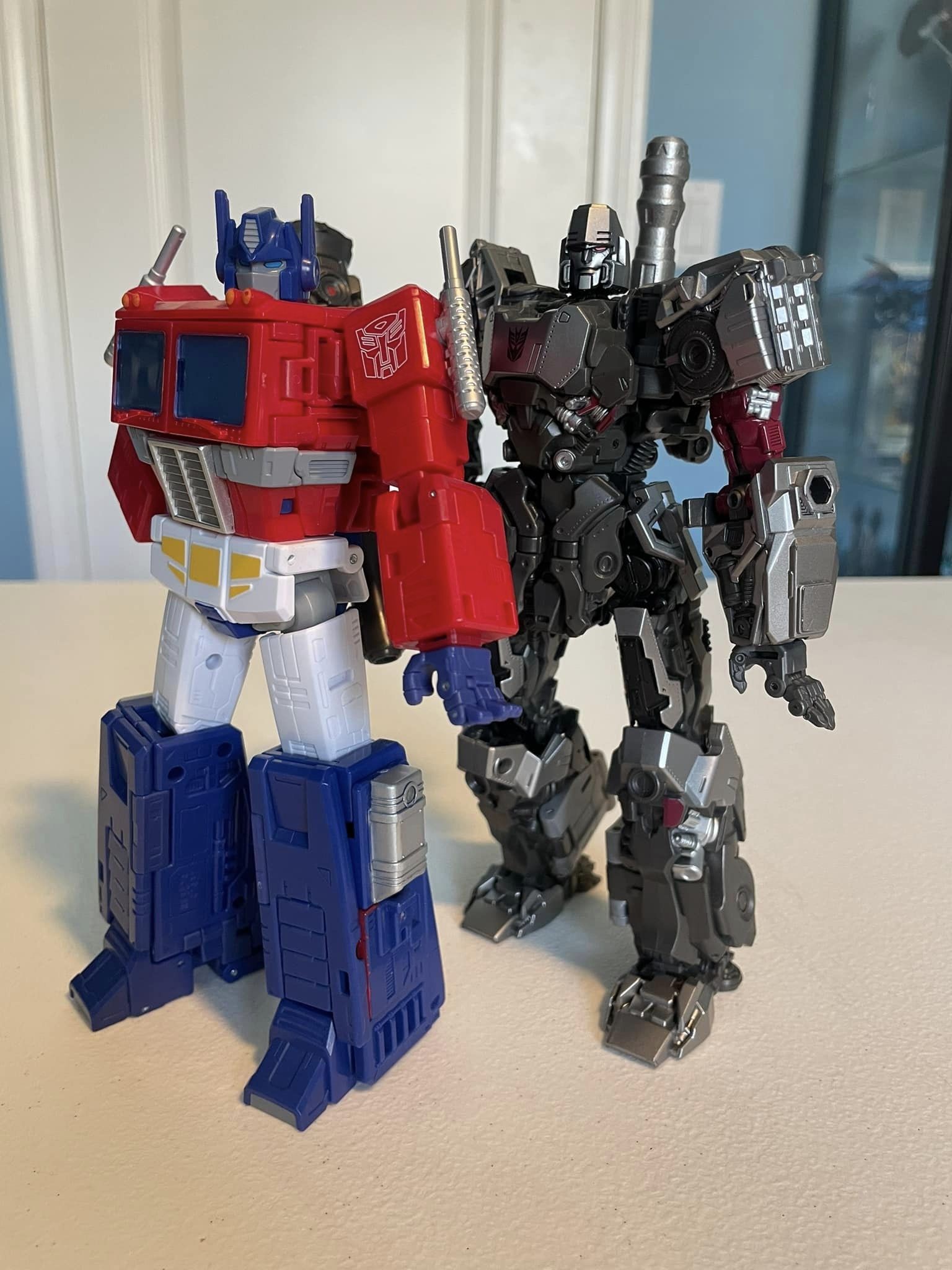 Transformers News: Review and In Hand Images of Commander Class Studio Series 86 Optimus Prime Showing Scale