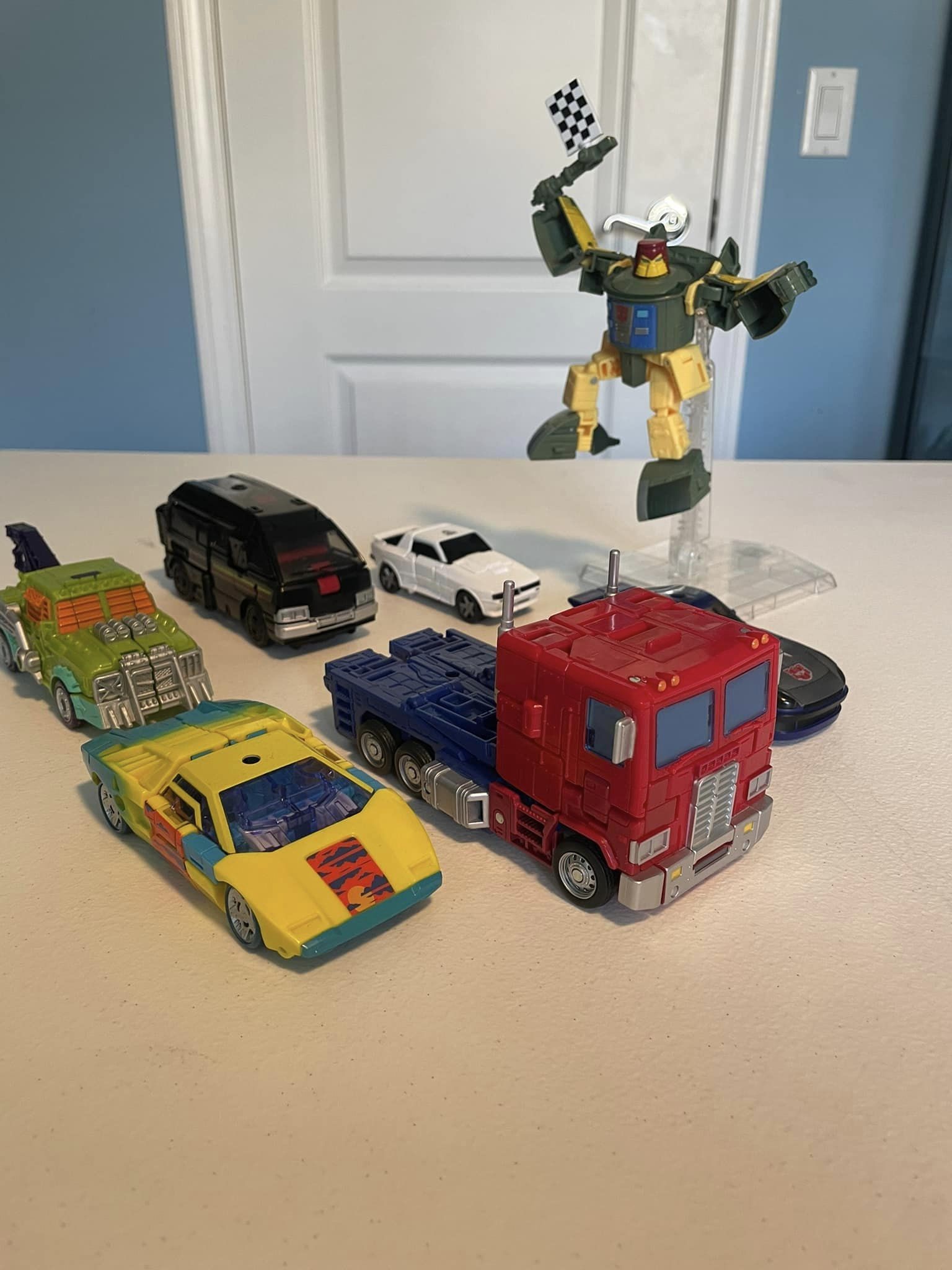 Transformers News: Review and In Hand Images of Commander Class Studio Series 86 Optimus Prime Showing Scale