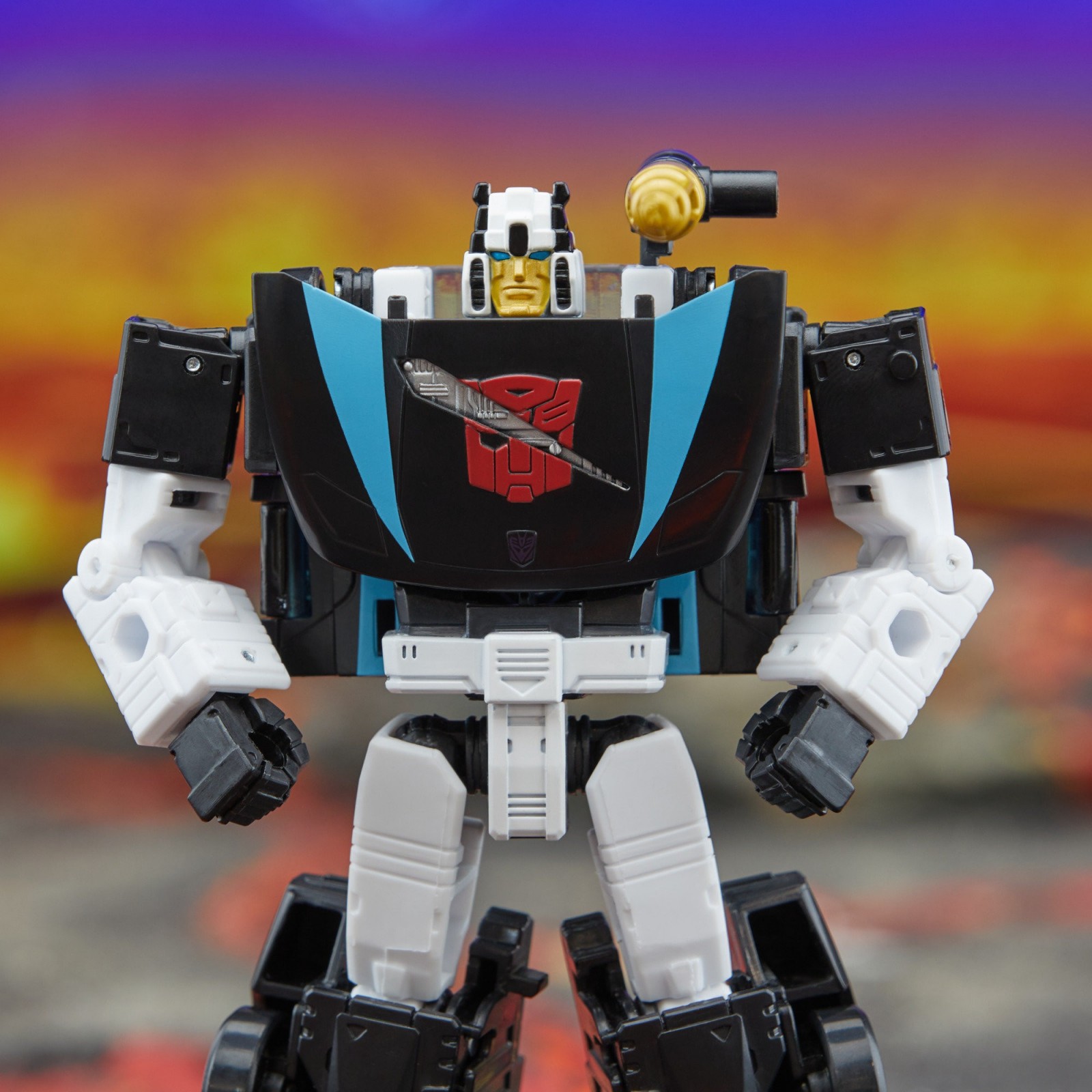 Transformers News: Official and In Package Images of Recent Legacy United Reveals + Amazon Links Transformers News: Official and In Package Images of Recent Legacy United Reveals + Amazon Links