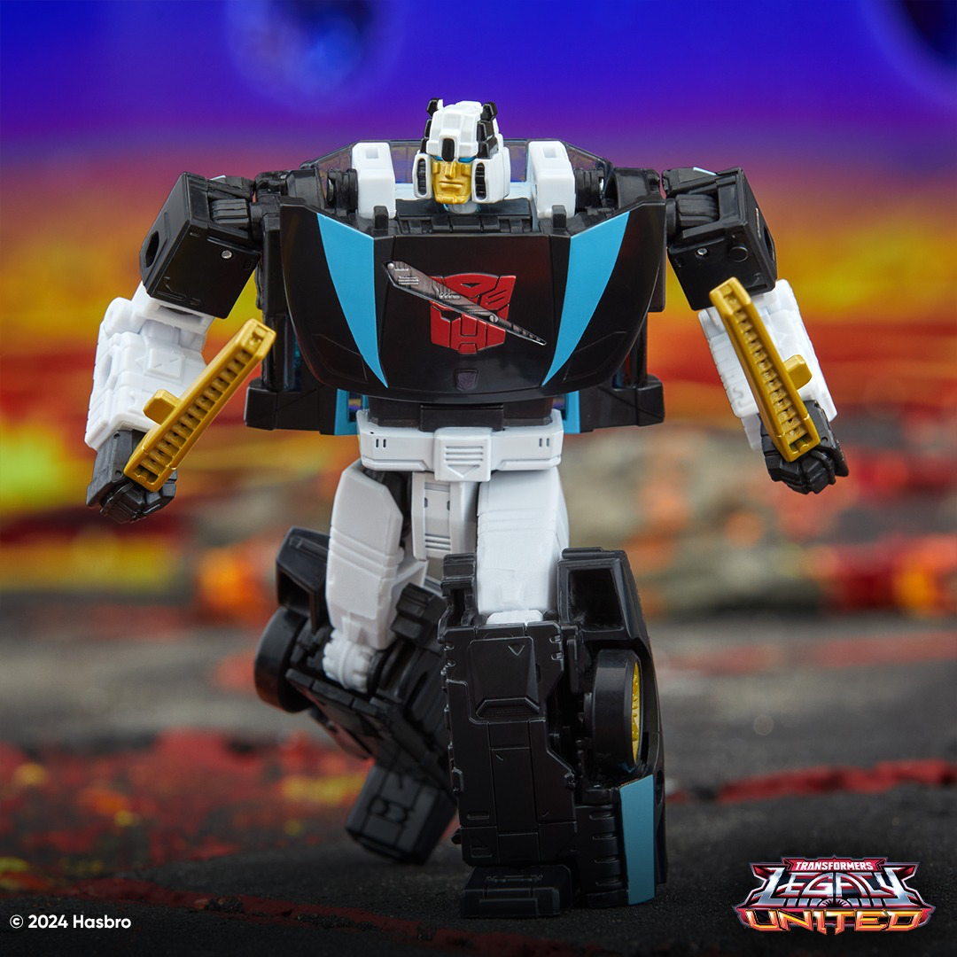 Transformers News: Official and In Package Images of Recent Legacy United Reveals + Amazon Links Transformers News: Official and In Package Images of Recent Legacy United Reveals + Amazon Links